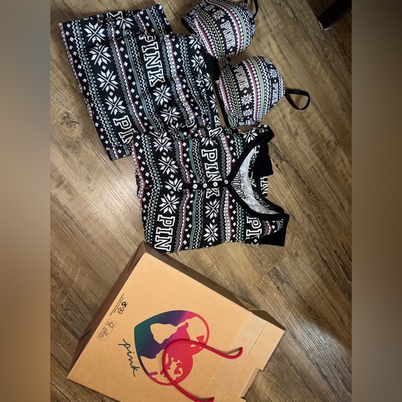 Victoria’s Secret pink festive 3pc set